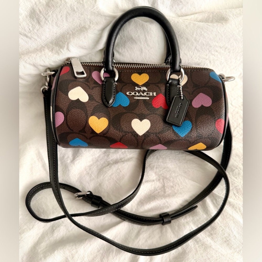 đź‘‘âś…PRICE FIRMâś…COACH Multicolor Heart Print Barrell Crossbody Bag. NWOT - Picture 9 of 17